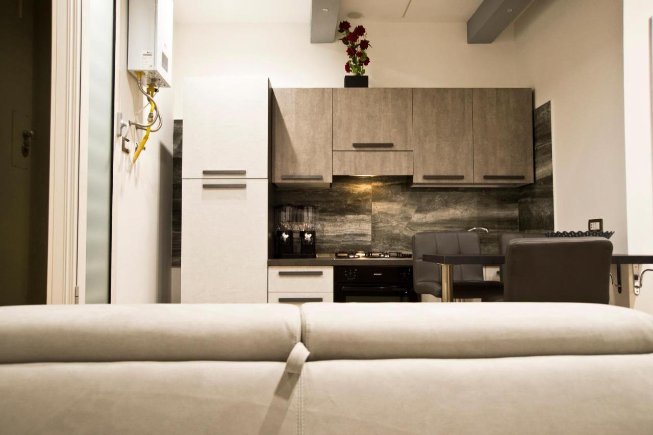 Suite Napoli Sotterranea Con Vasca Idromassaggio Exteriör bild